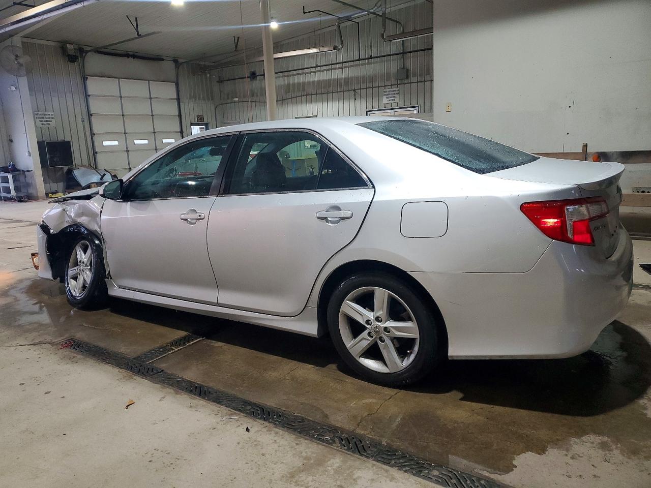 2013 TOYOTA CAMRY L photo 2