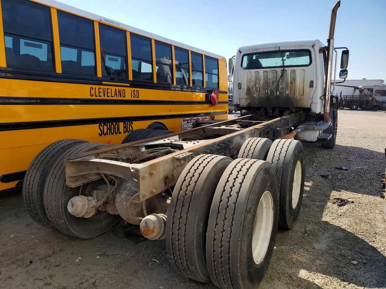 2010 FREIGHTLINER BUSINESS CLASS M2 TRUCK CAB ANDCHASSIS photo 4