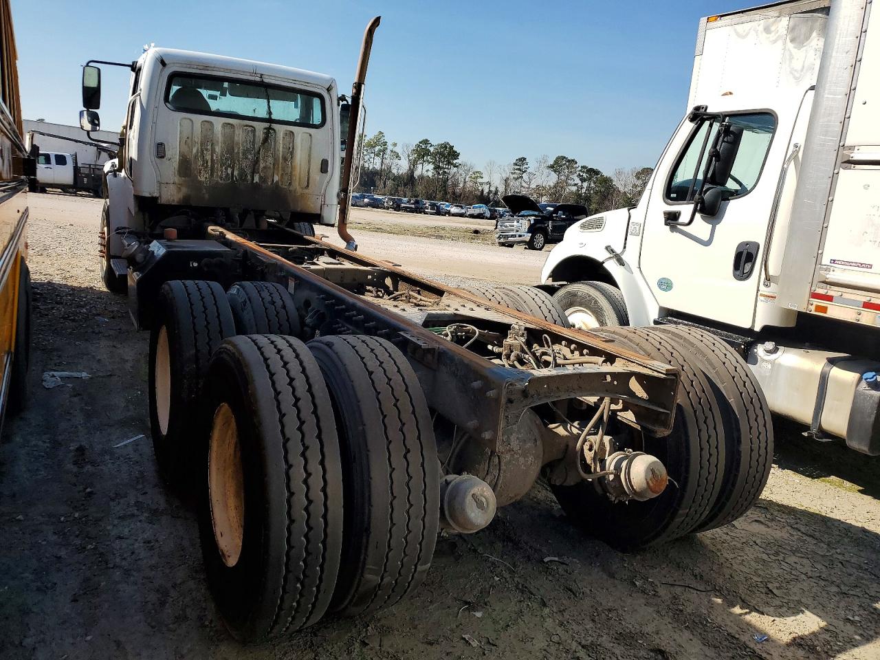 2010 FREIGHTLINER BUSINESS CLASS M2 TRUCK CAB ANDCHASSIS photo 3