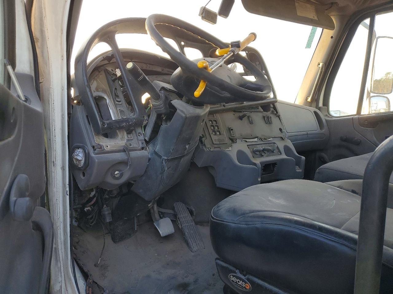2010 FREIGHTLINER BUSINESS CLASS M2 TRUCK CAB ANDCHASSIS photo 8