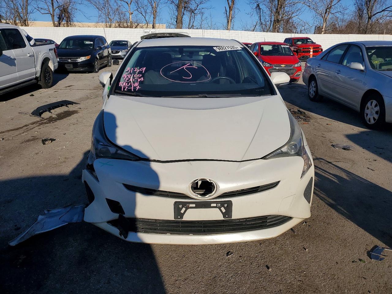 2016 TOYOTA PRIUS photo 5