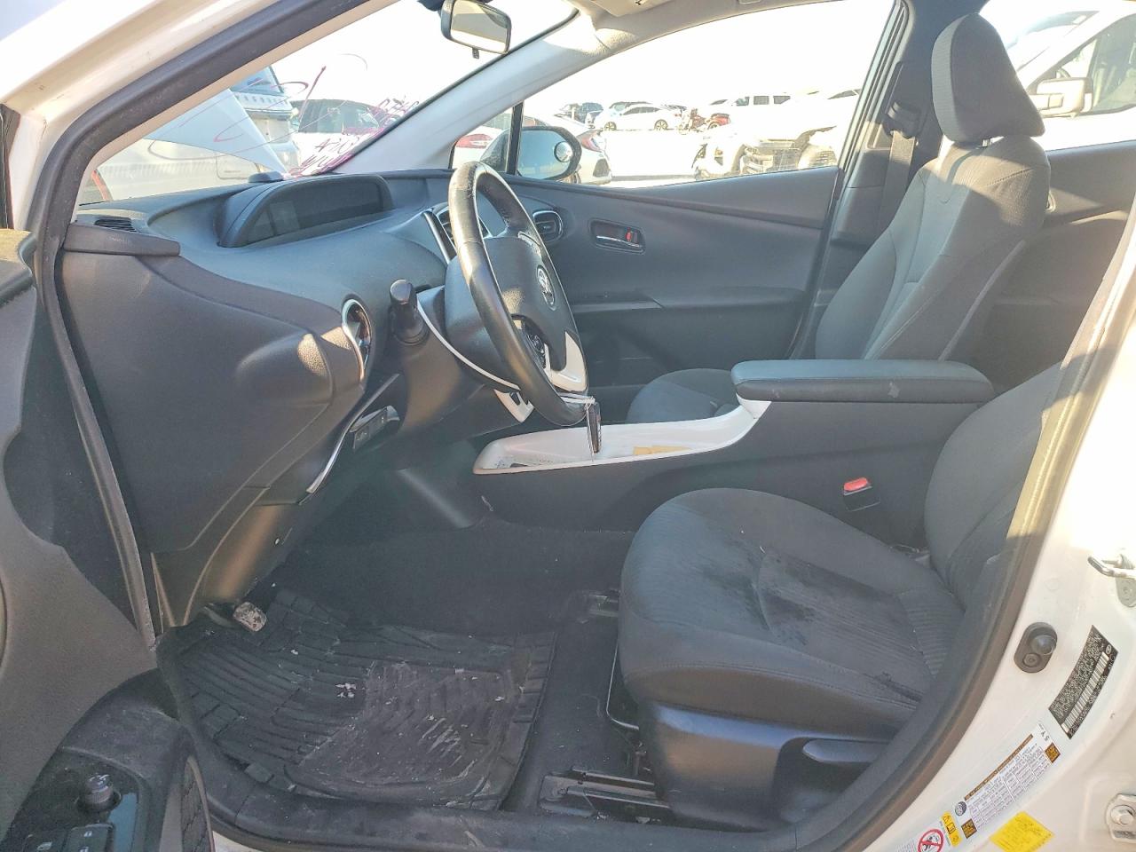 2016 TOYOTA PRIUS photo 7