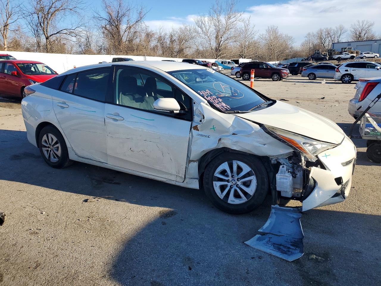 2016 TOYOTA PRIUS photo 4