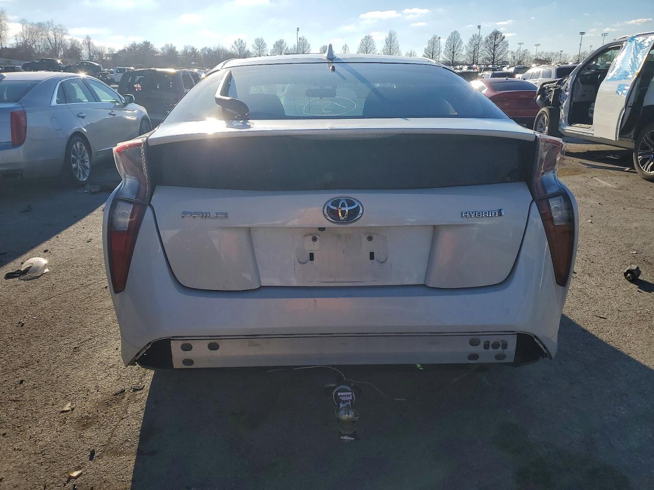 2016 TOYOTA PRIUS photo 6