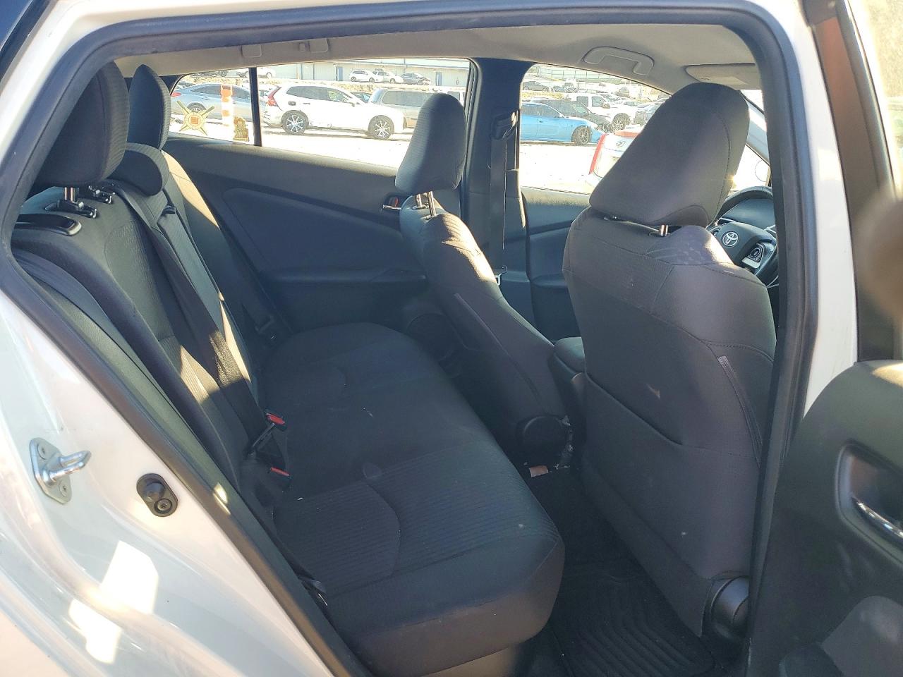 2016 TOYOTA PRIUS photo 10