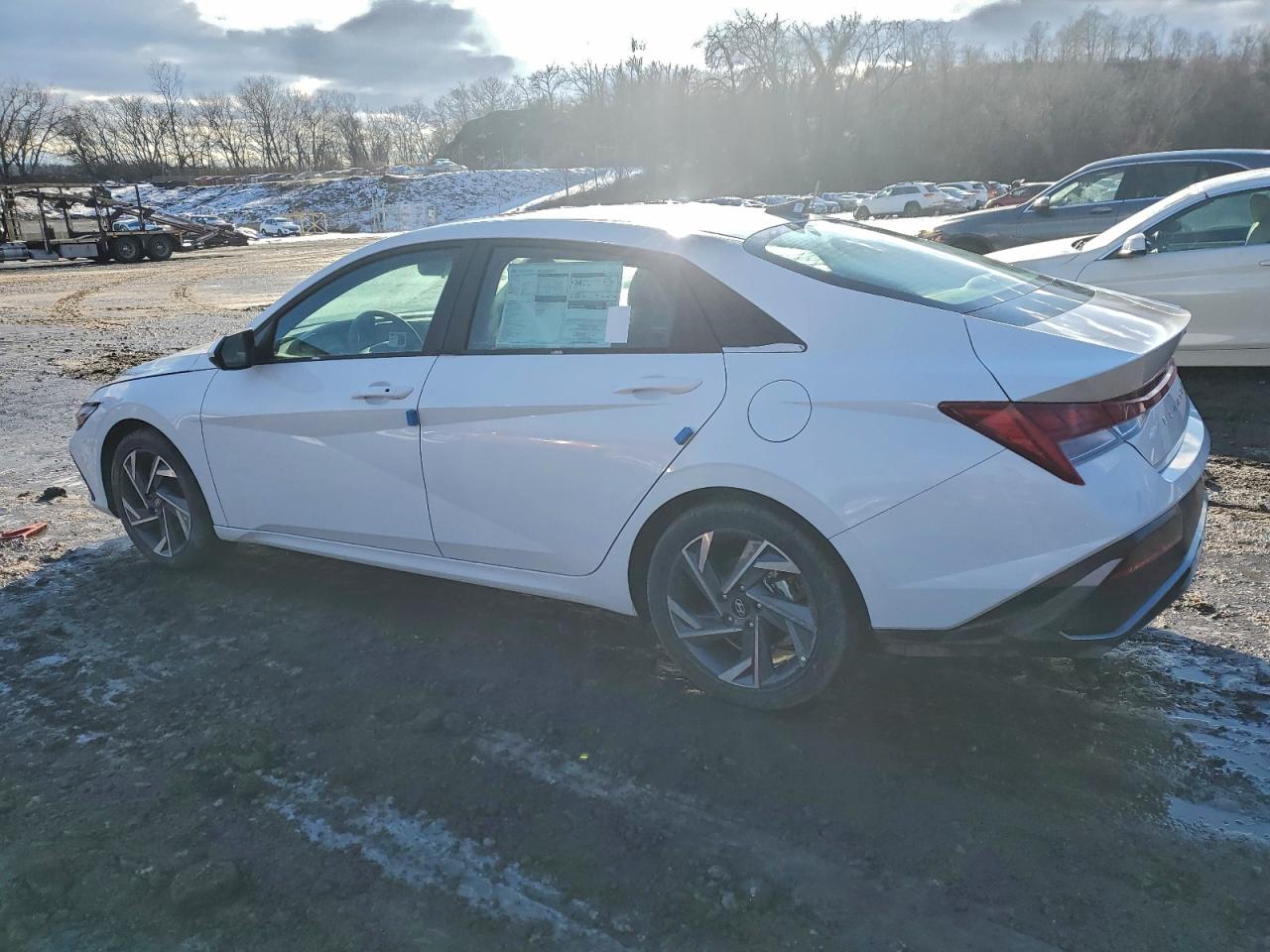 2025 HYUNDAI ELANTRA SEL photo 2