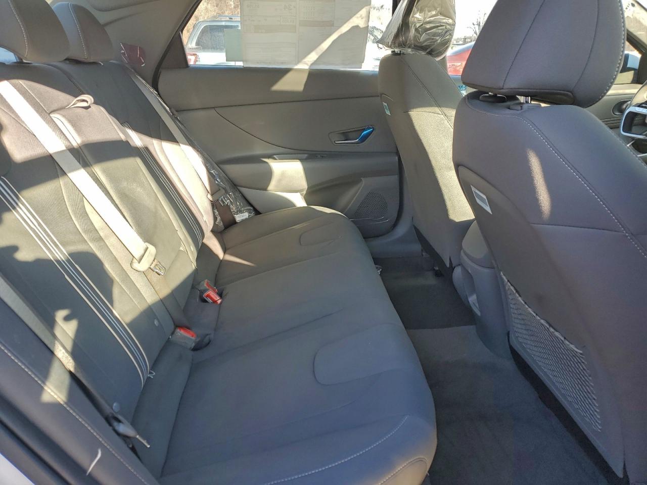 2025 HYUNDAI ELANTRA SEL photo 10