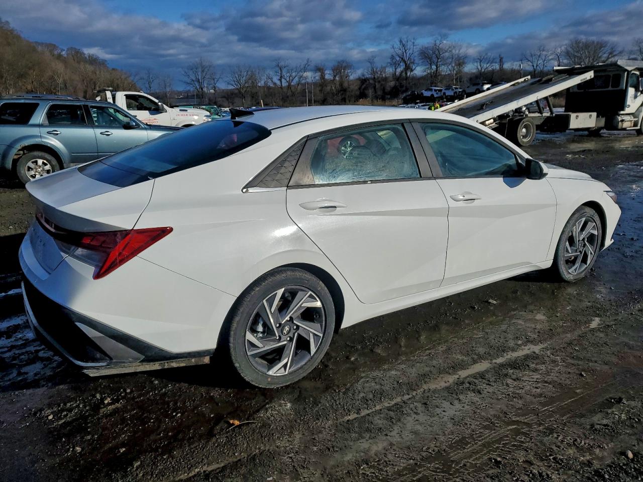 2025 HYUNDAI ELANTRA SEL photo 3