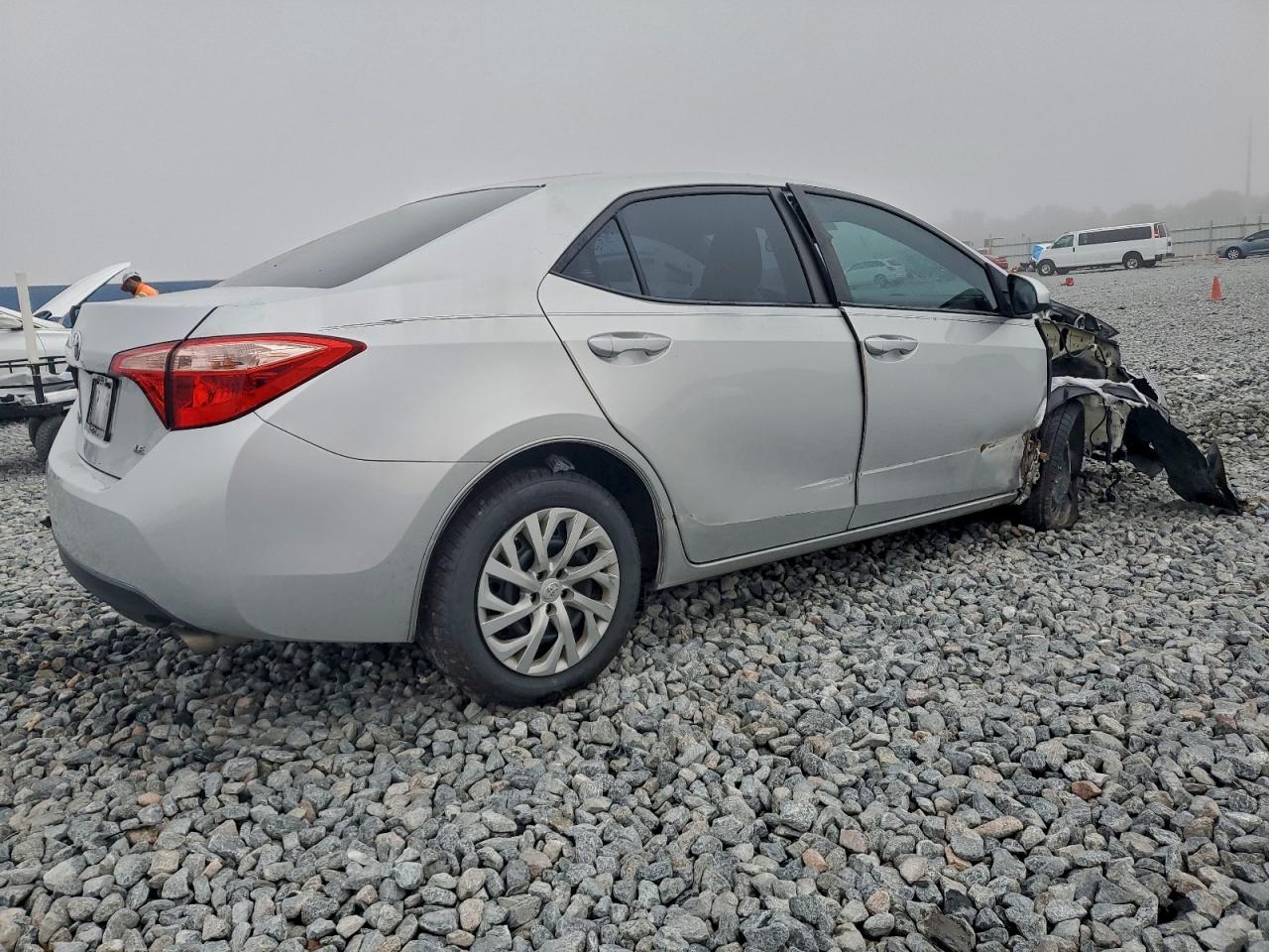 2018 TOYOTA COROLLA L photo 3