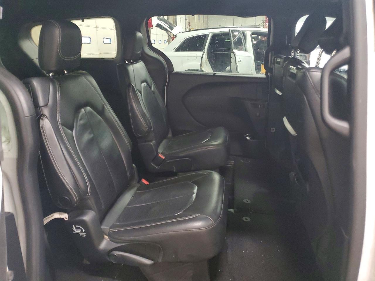 2019 CHRYSLER PACIFICA TOURING L PLUS photo 11