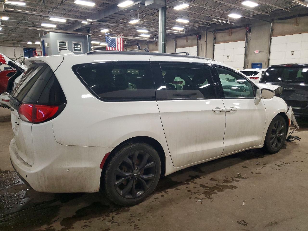 2019 CHRYSLER PACIFICA TOURING L PLUS photo 3