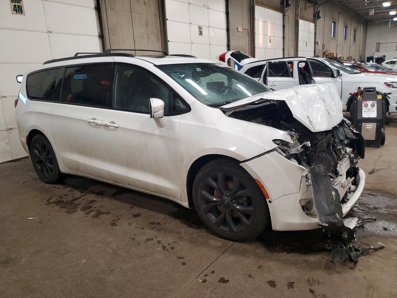 2019 CHRYSLER PACIFICA TOURING L PLUS photo 4