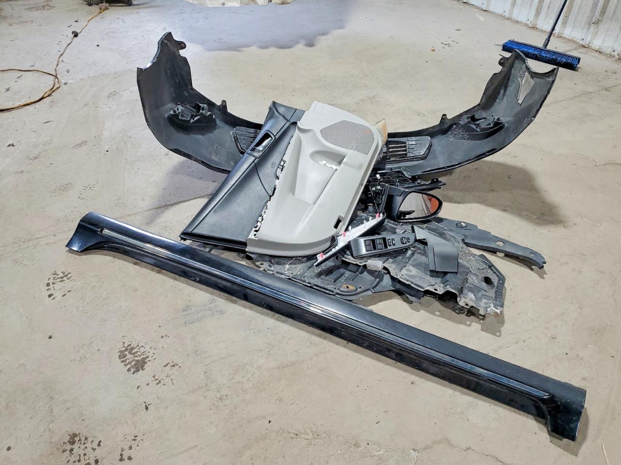 2012 TOYOTA CAMRY HYBRID photo 12