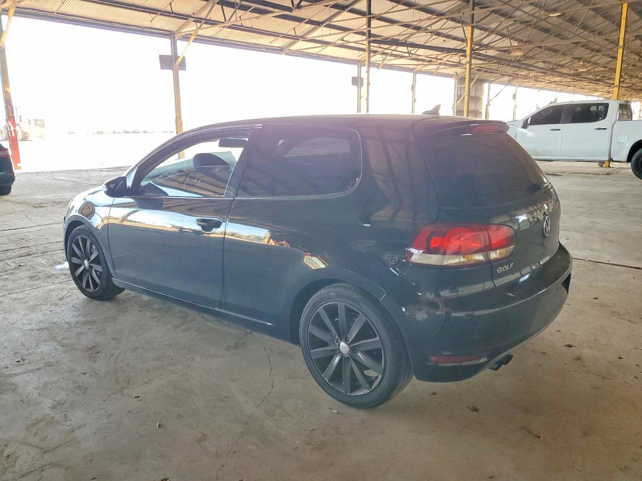 2011 VOLKSWAGEN GOLF photo 4