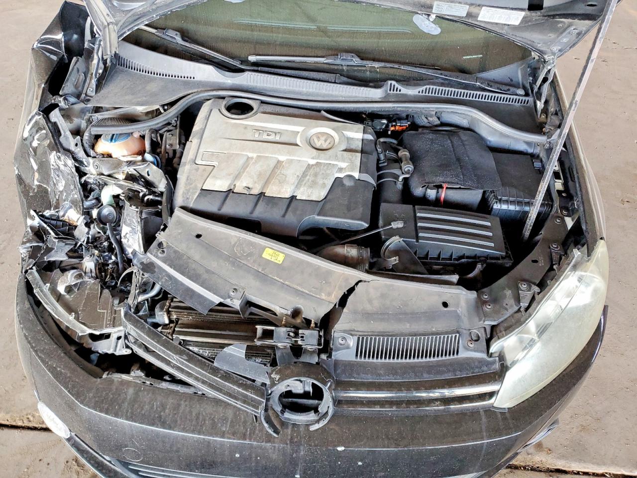 2011 VOLKSWAGEN GOLF photo 31