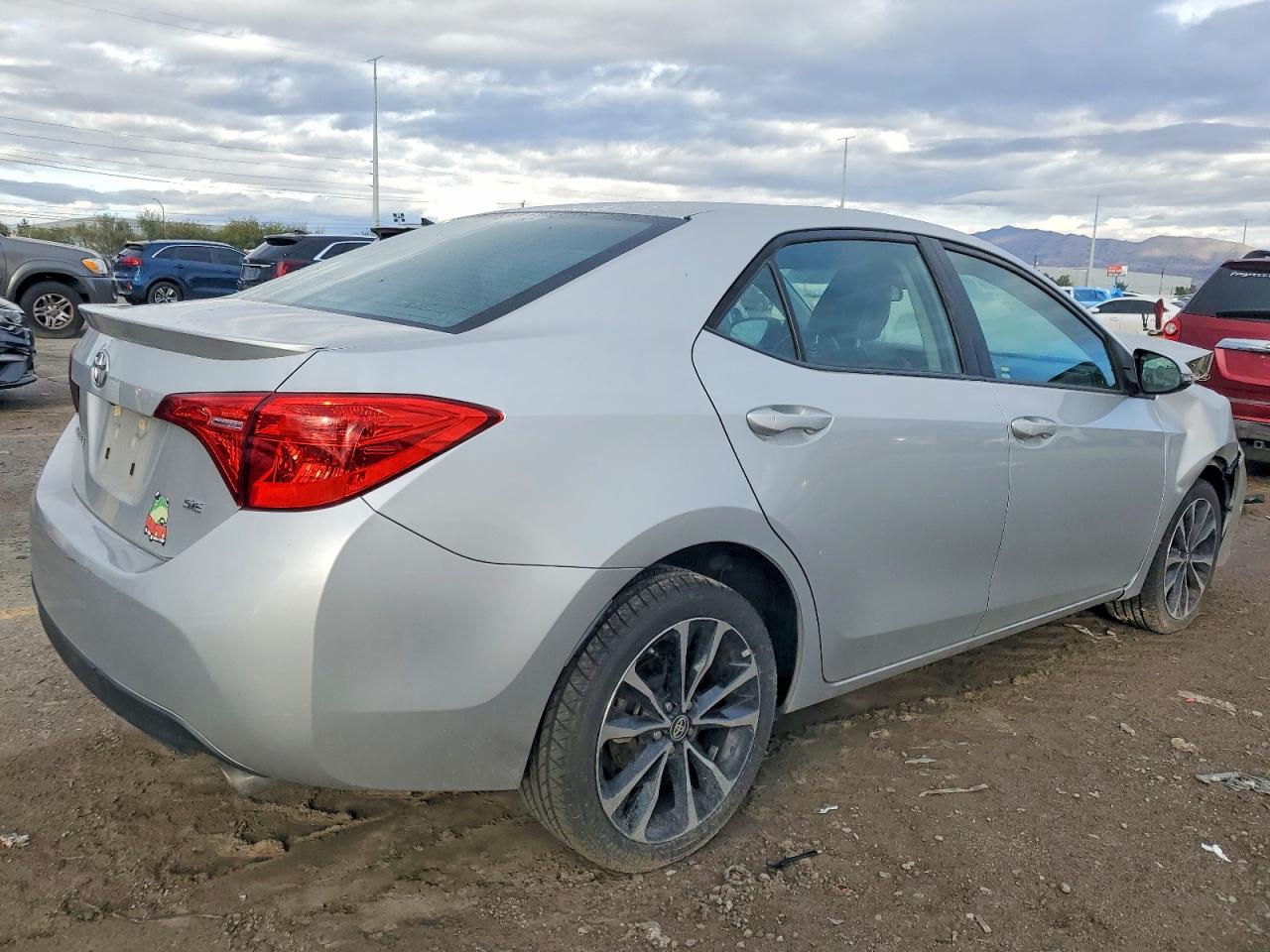 2017 TOYOTA COROLLA L photo 3