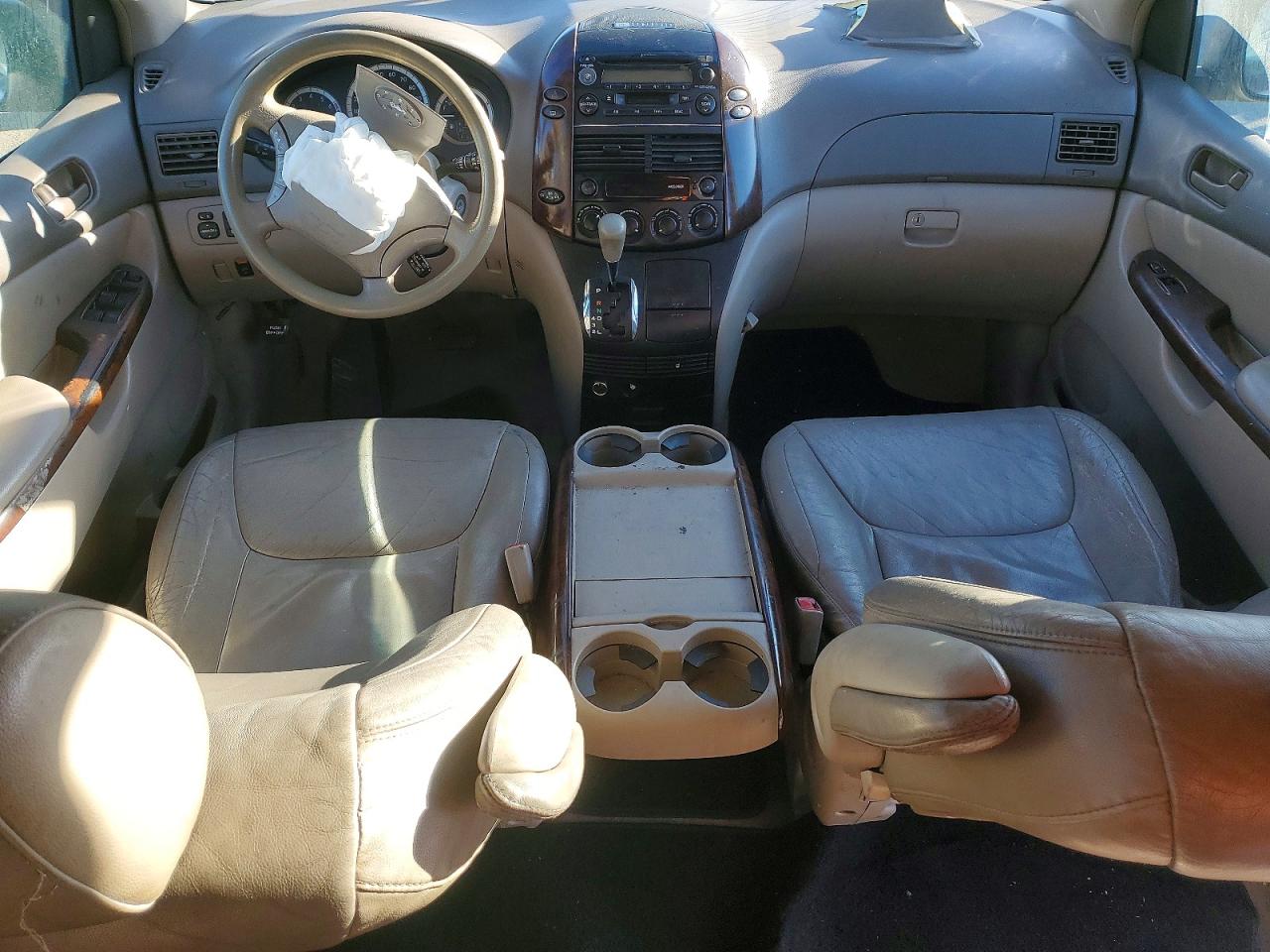 2004 TOYOTA SIENNA CE photo 8