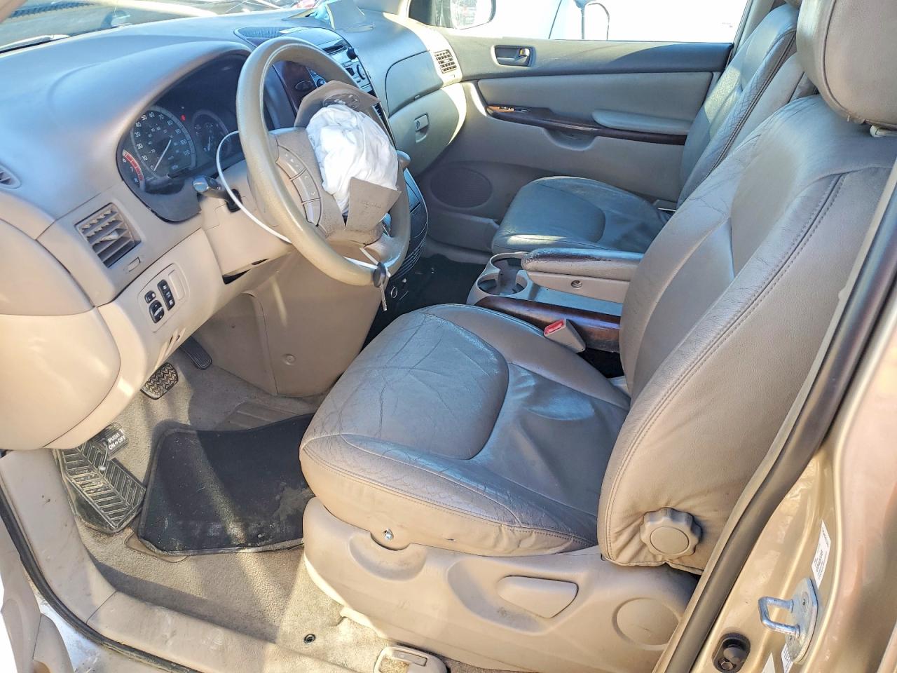 2004 TOYOTA SIENNA CE photo 7