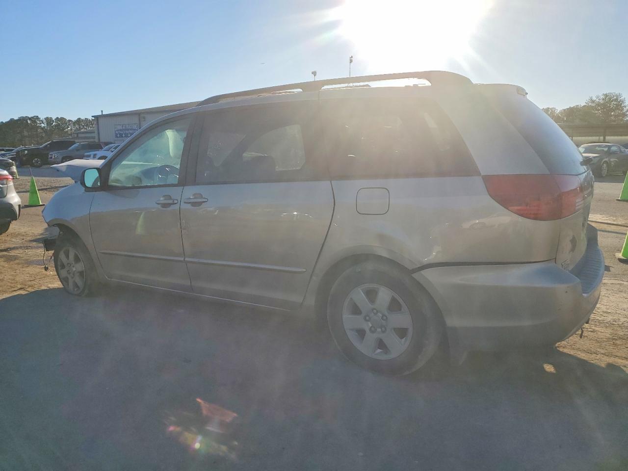 2004 TOYOTA SIENNA CE photo 2