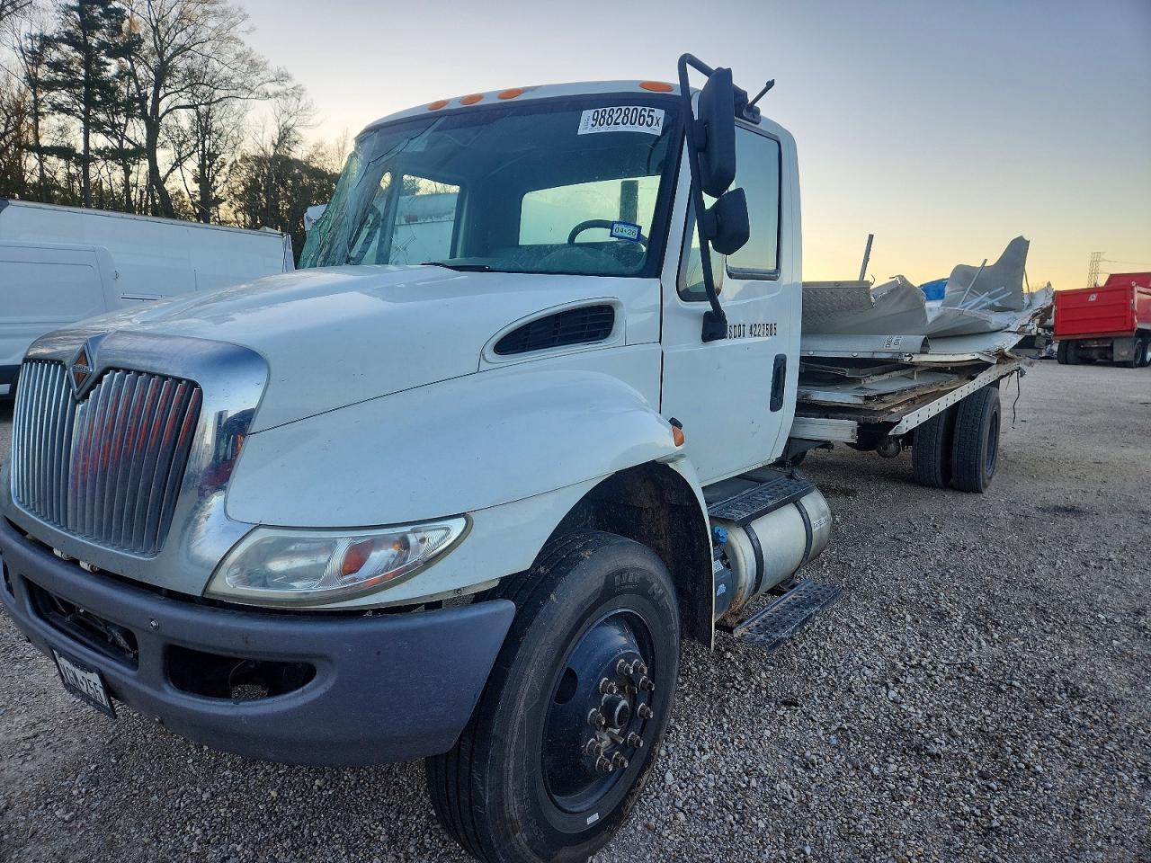 2019 INTERNATIONAL 4300 BOX TRUCK photo 2