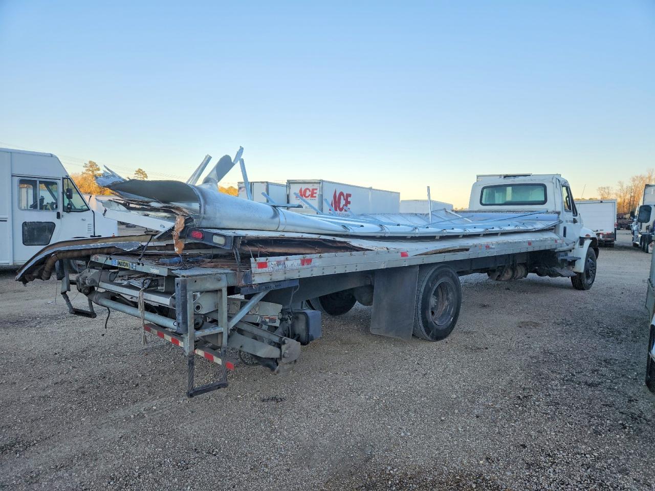 2019 INTERNATIONAL 4300 BOX TRUCK photo 4