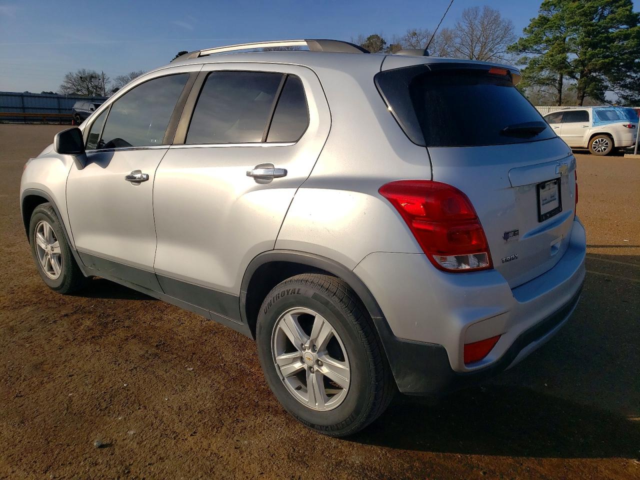 2019 CHEVROLET TRAX 1LT photo 2