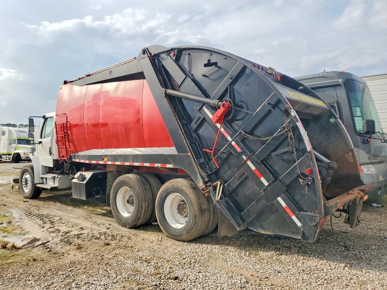 2010 FREIGHTLINER BUSINESS CLASS M2 REFUSE TRUCK photo 3