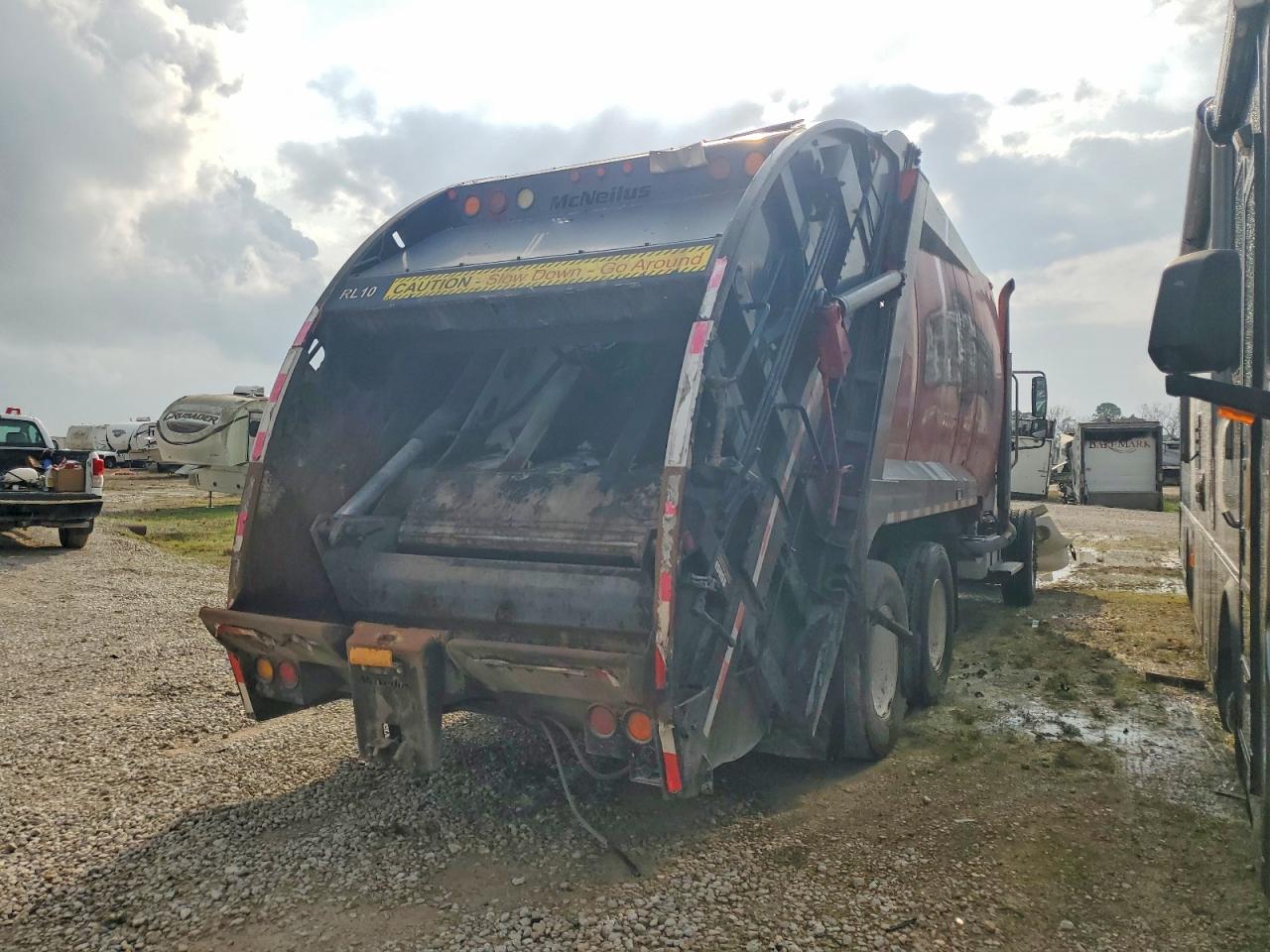 2010 FREIGHTLINER BUSINESS CLASS M2 REFUSE TRUCK photo 4