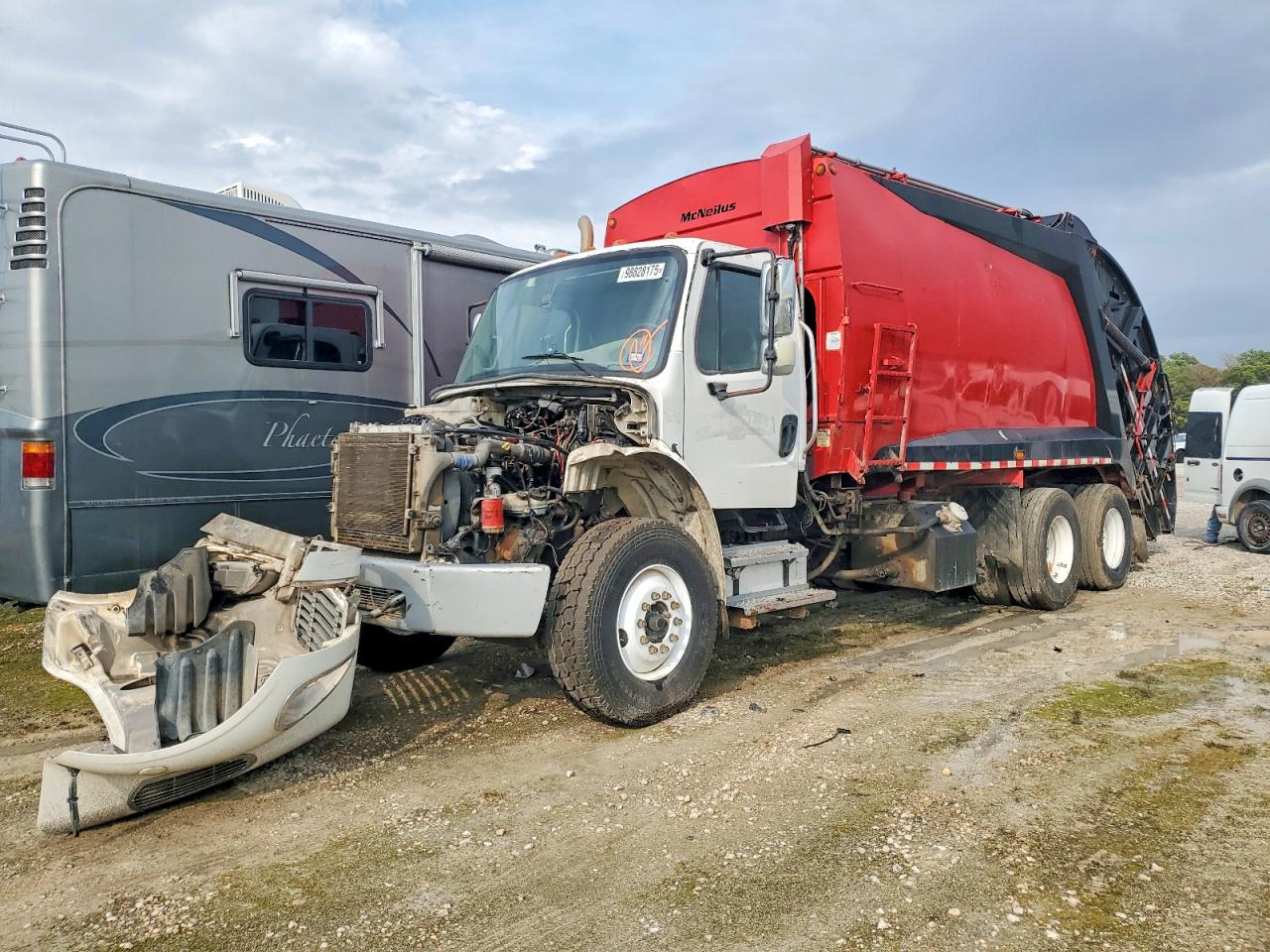 2010 FREIGHTLINER BUSINESS CLASS M2 REFUSE TRUCK photo 2