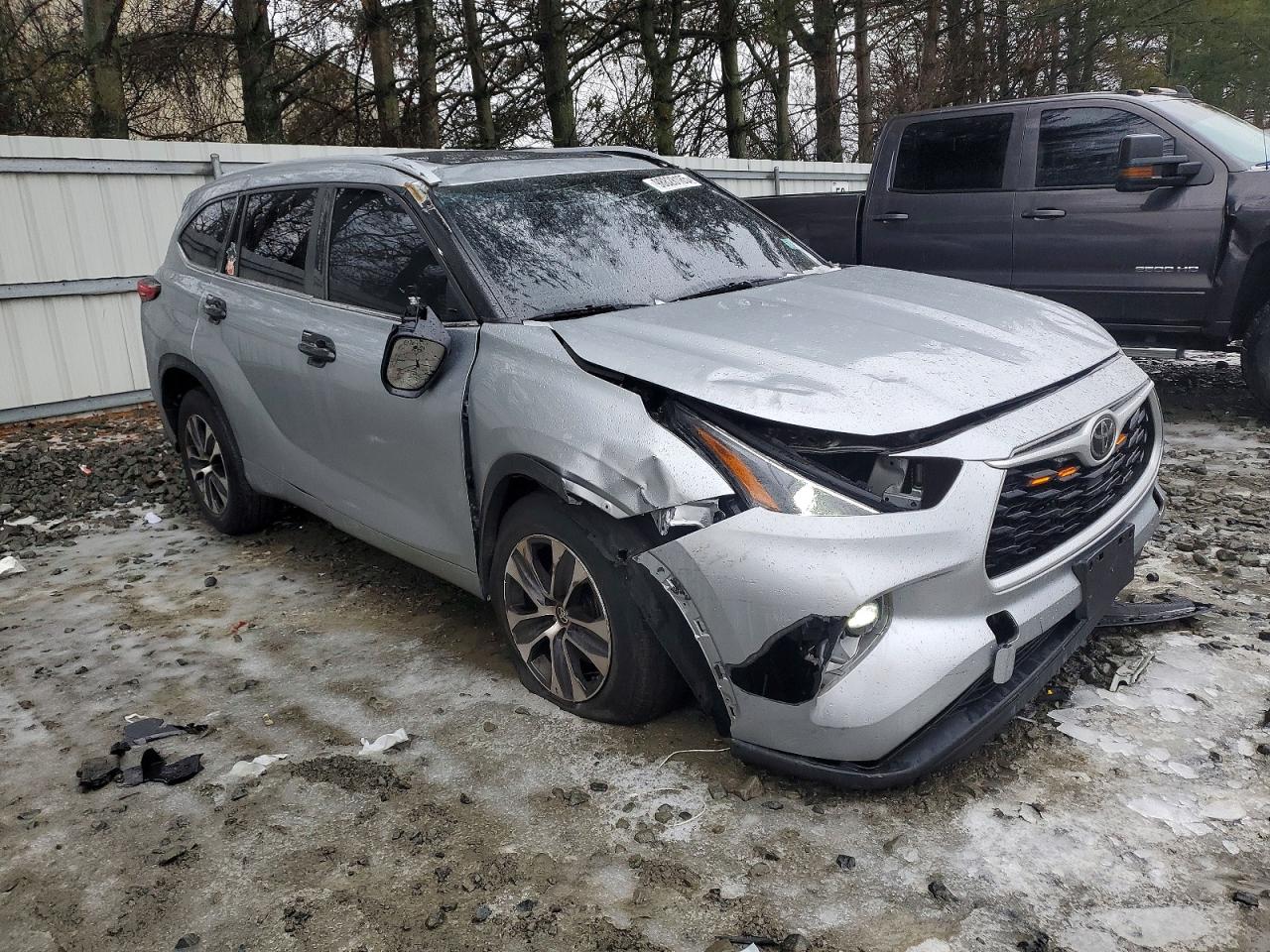 2022 TOYOTA HIGHLANDER XLE photo 4
