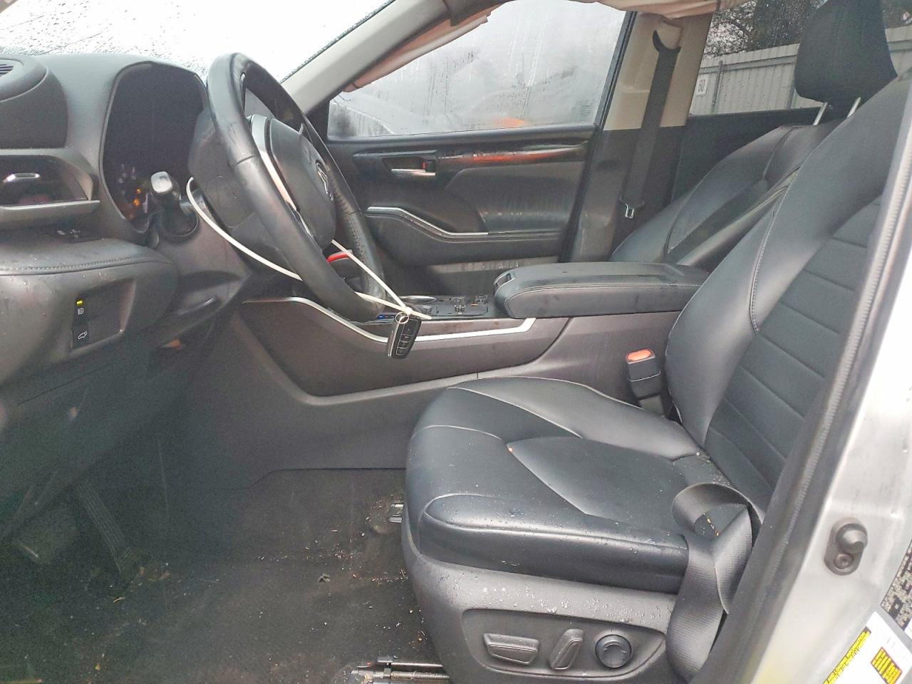 2022 TOYOTA HIGHLANDER XLE photo 7