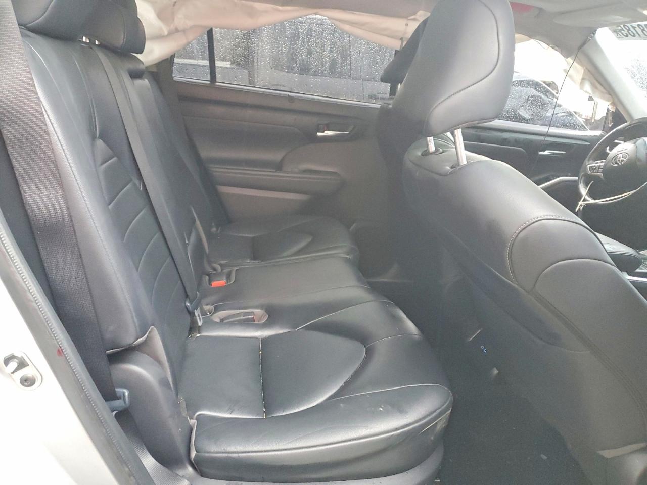 2022 TOYOTA HIGHLANDER XLE photo 11