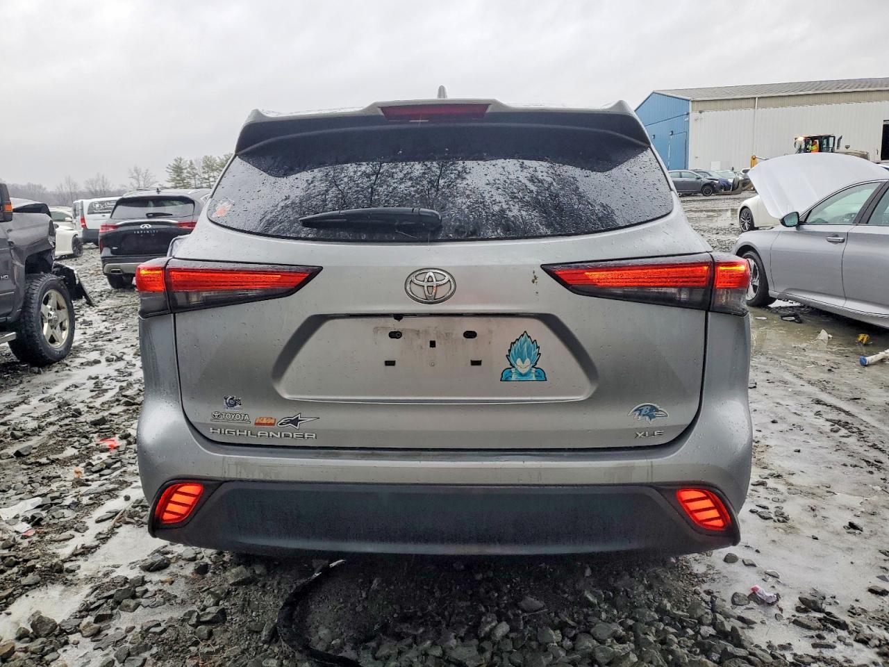 2022 TOYOTA HIGHLANDER XLE photo 6