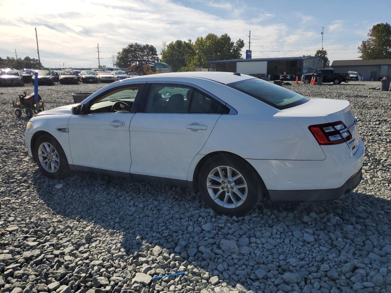 2014 FORD TAURUS SE photo 2