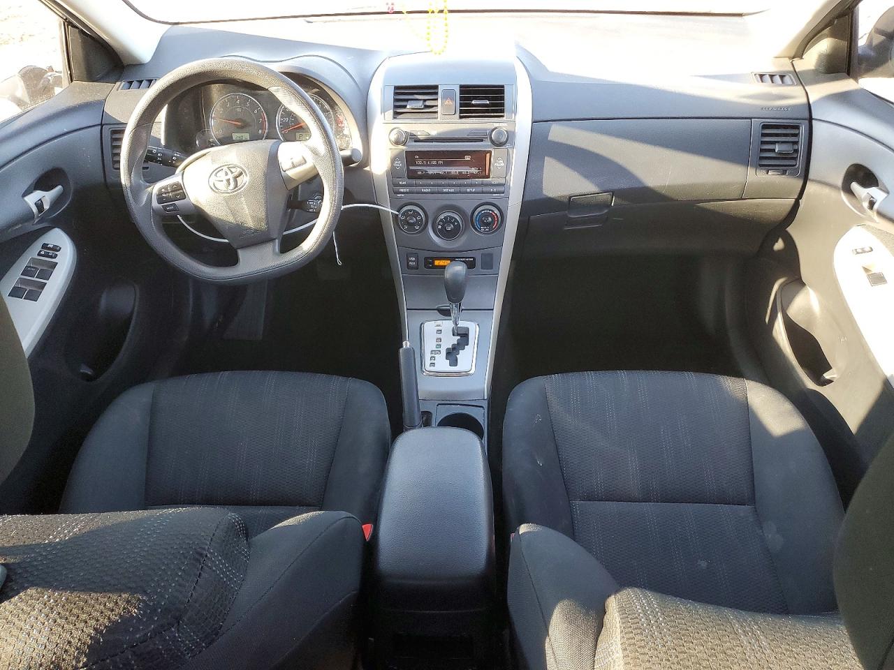 2011 TOYOTA COROLLA BASE photo 8