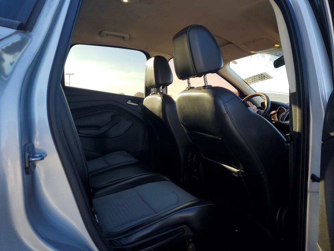 2017 FORD ESCAPE SE photo 11