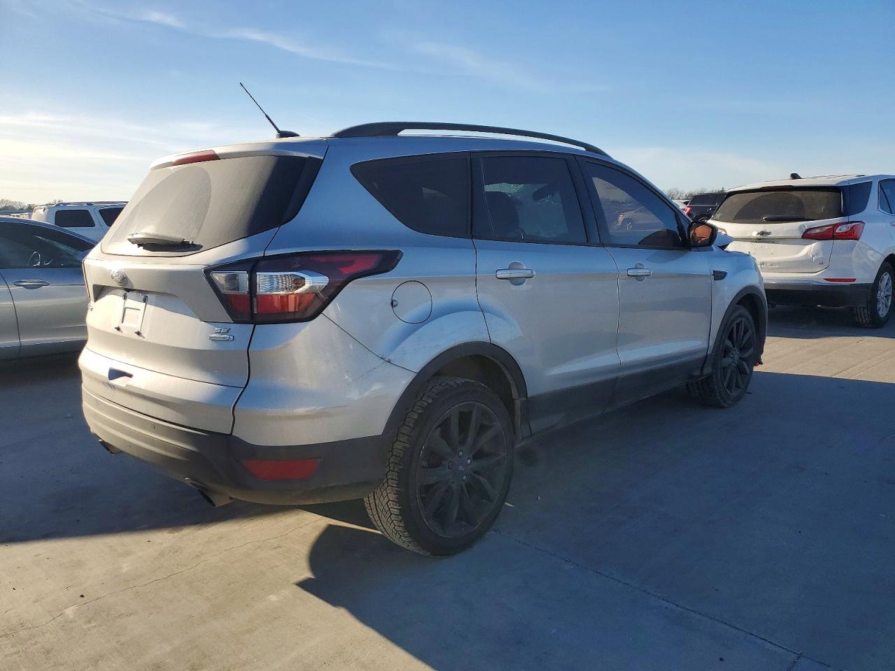 2017 FORD ESCAPE SE photo 3