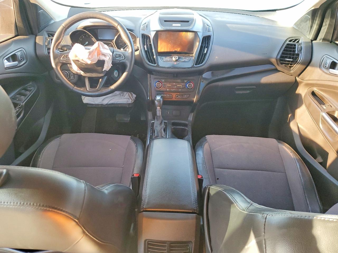 2017 FORD ESCAPE SE photo 8