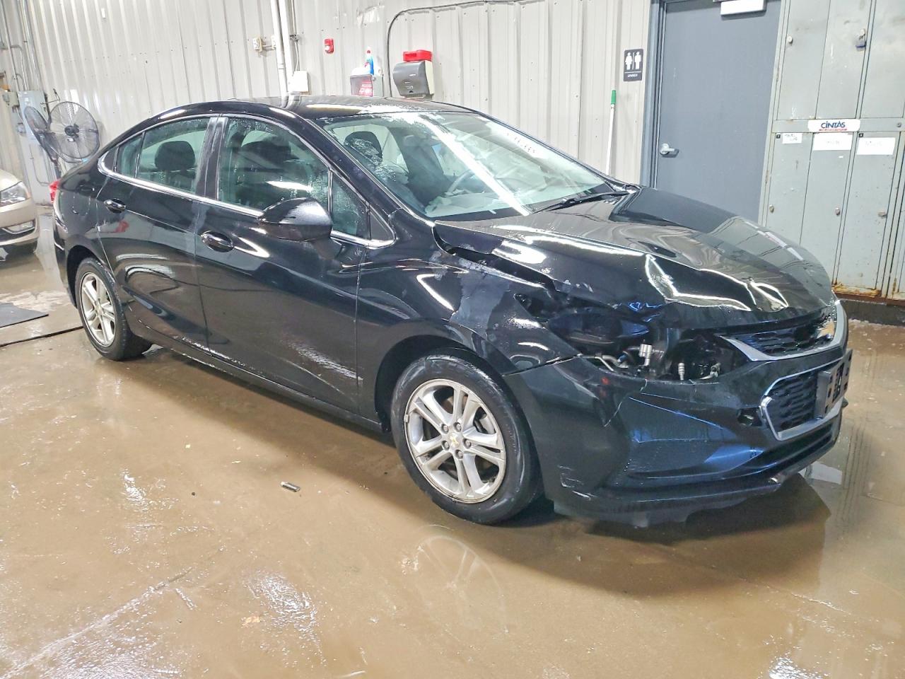 2017 CHEVROLET CRUZE LT photo 4