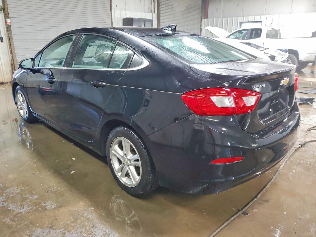 2017 CHEVROLET CRUZE LT photo 2