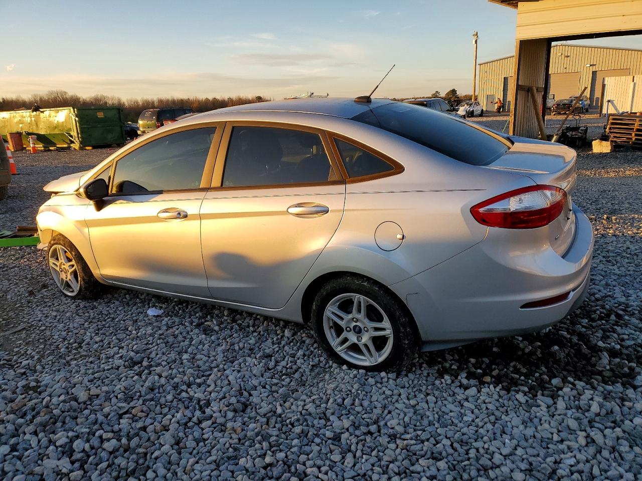 2018 FORD FIESTA SE photo 2