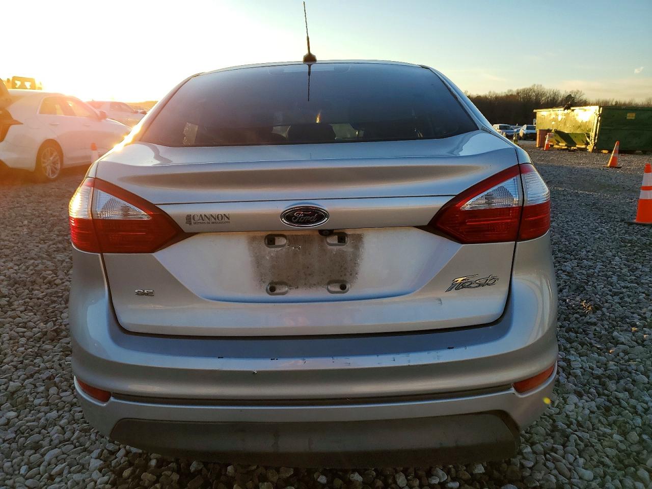 2018 FORD FIESTA SE photo 6