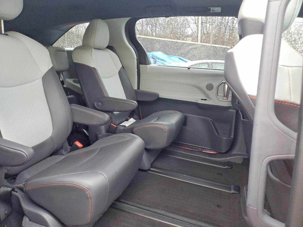 2021 TOYOTA SIENNA photo 11