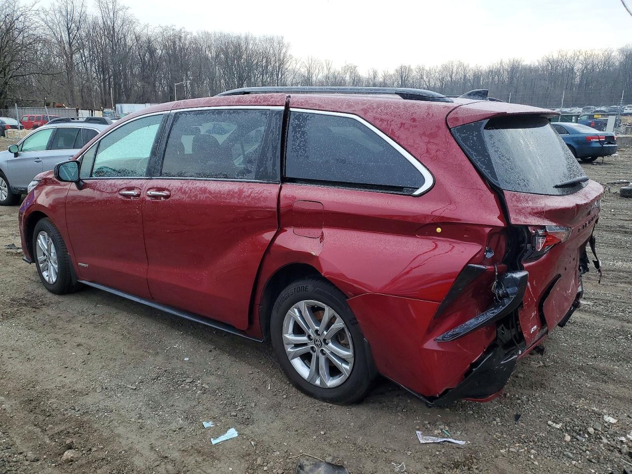2021 TOYOTA SIENNA photo 2
