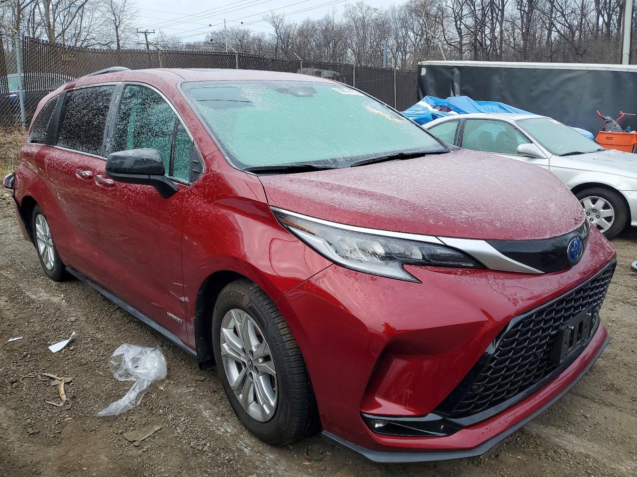 2021 TOYOTA SIENNA photo 4