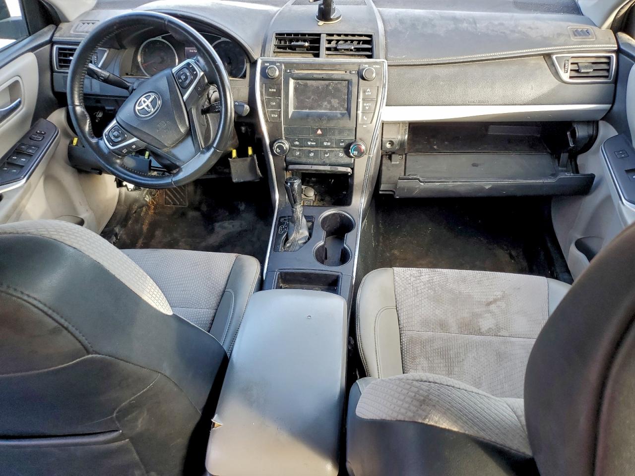 2016 TOYOTA CAMRY LE photo 8