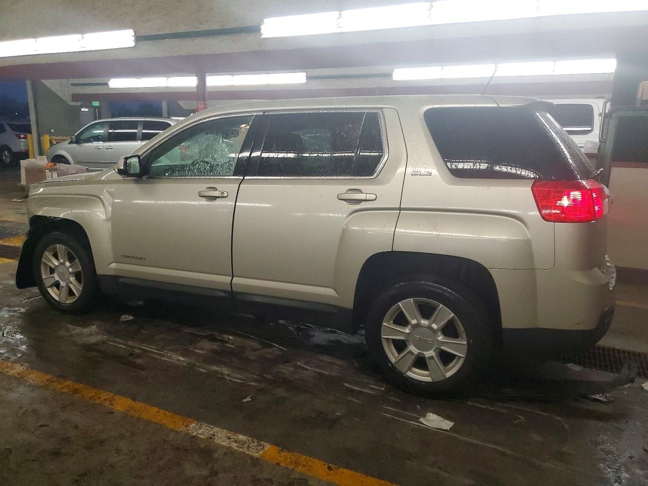 2013 GMC TERRAIN SLE photo 2