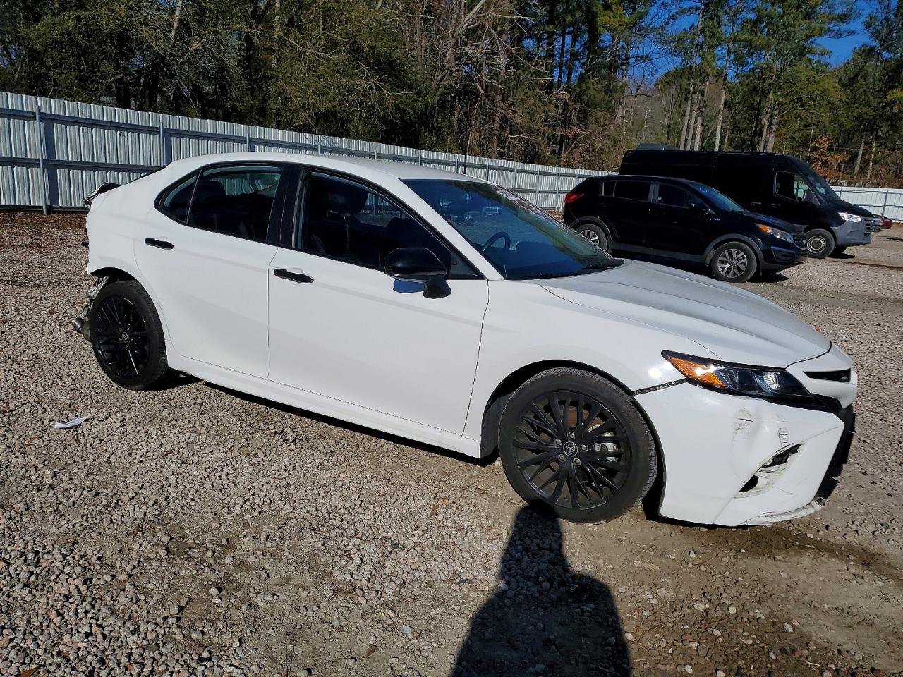 2020 TOYOTA CAMRY SE photo 4