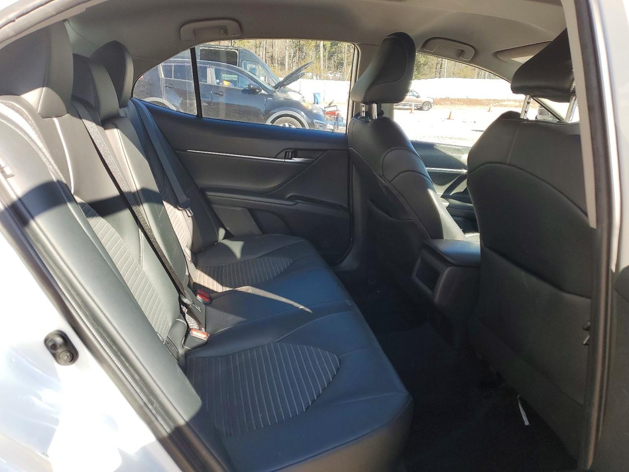 2020 TOYOTA CAMRY SE photo 10