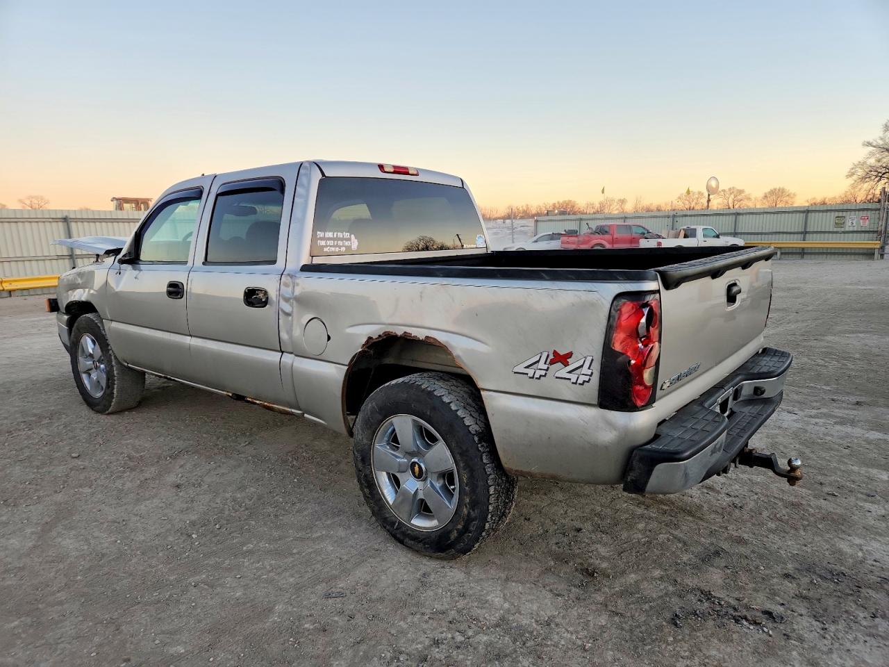 2007 CHEVROLET SILVERADO K1500 CLASSIC CREW CAB photo 2